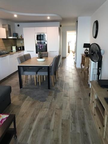 Appartement Face A La Mer - 6 A 8 Personnes - Canet En Roussillon Kültér fotó